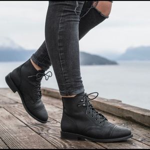 Thursday Boots Women Captain Size 5